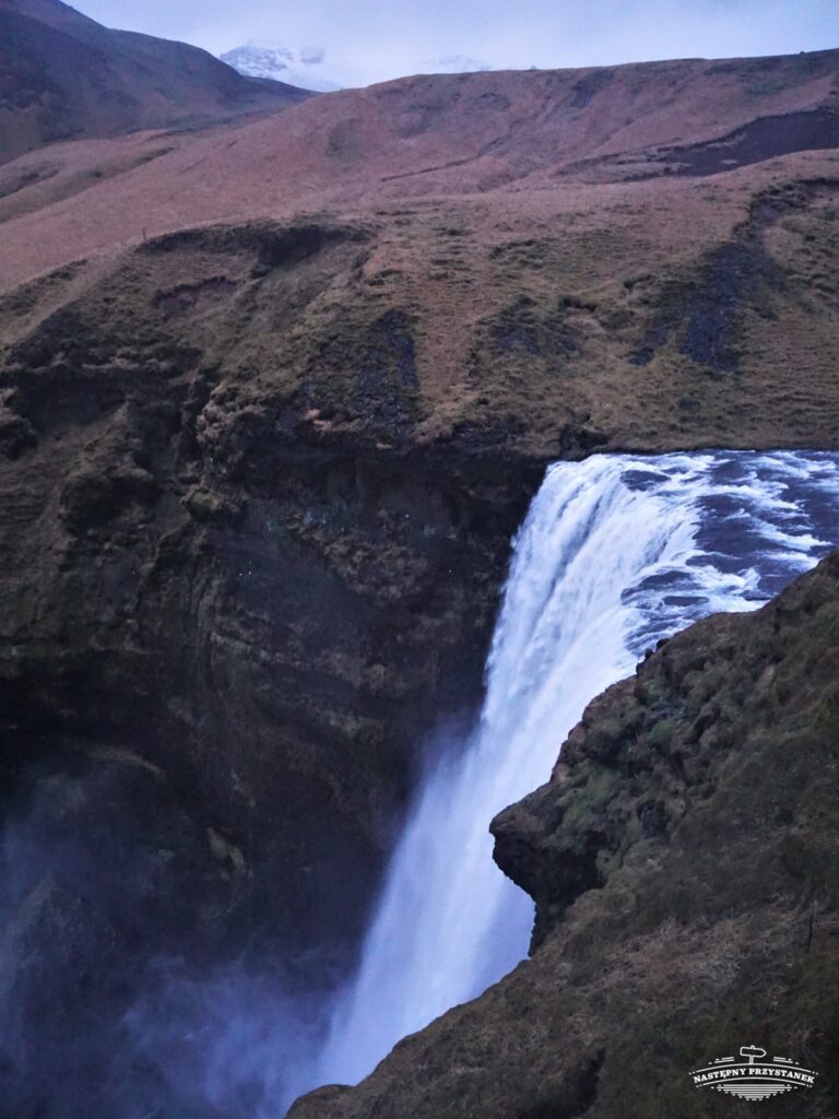Atrakcje na południowym wybrzeżu: Wodospad Skógafoss - zdjęcie 2