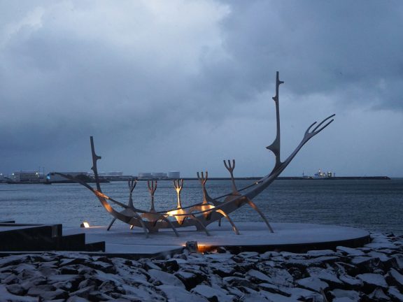 Atrakcje w Rejkiawiku: Rzeźba Sólfar - zdjęcie tytułowe