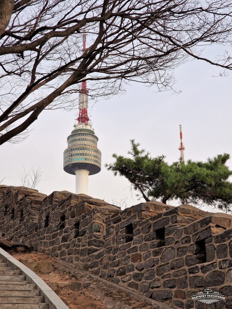Atrakcje w Seulu: Wzgórze Namsan i wieża telewizyjna N Seoul Tower - zdjęcie 1