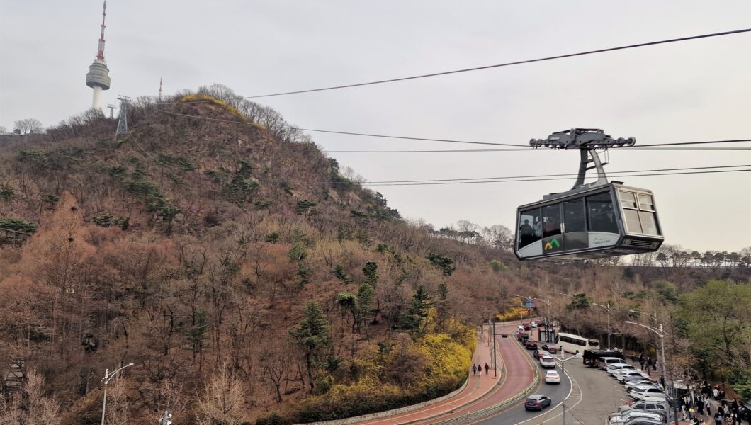 Atrakcje w Seulu: Wzgórze Namsan i wieża telewizyjna N Seoul Tower - zdjęcie tytułowe