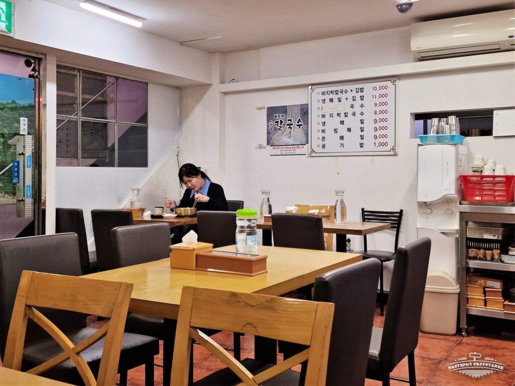 Gdzie zjeść w Seulu: Restauracja Sogongbajirak Kalguksu - zdjęcie 1