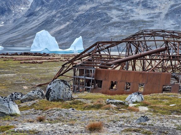 Atrakcje w Grenlandii Wschodniej: Opuszczona amerykańska baza wojskowa Bluie East Two - zdjęcie tytułowe